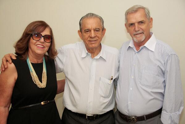 _IrisRezende's tweet photo. Iris Rezende, Pastor Luiz Antônio e sua esposa Maria Aparecida da Igreja de Deus Brasil. #IrisRezende http://t.co/uanvaMsT6V