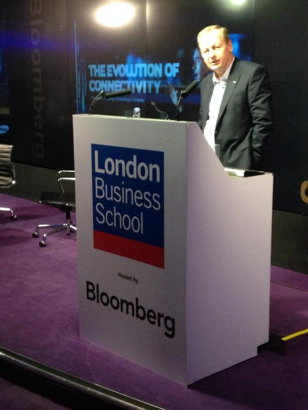 LBSTechMedia's tweet photo. Megatrends: connectivity, urbanization, ageing population, new risks. Samsung's Andy Griffiths at #lbstms2014 http://t.co/8QUWNLtW3X