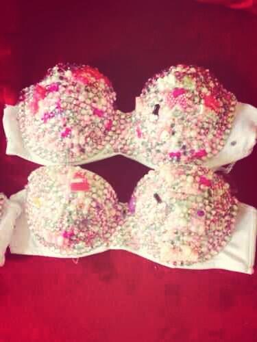 gucciadict's tweet photo. Custom crystals 💋@LeonisBoutique http://t.co/btXmj3ZbDy