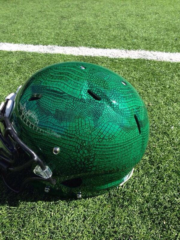 TheBestGear's tweet photo. 2014 Maret Frog's Football Helmet #TBG http://t.co/ji1NXvB3L9