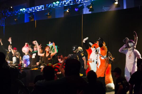 FoxedItUp's tweet image. #FursuitFriday #MFF2013 On the stage dancing and rocking out with my big brother @Itsukine ! Partyyy :3
