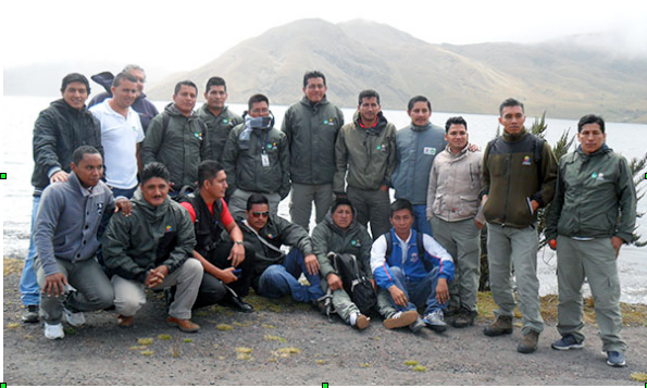 SubsePatrimonio's tweet photo. #AulaVerde Los guardaparques del Programa Aula Verde que se capacitaron provienen de la region amazónica y la costa. http://t.co/A0aR1pqALI