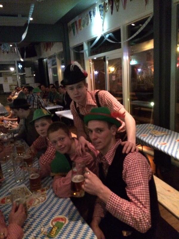 harmpie5's tweet image. “@vvGOMOS: Ben jij ook verkleed? Stuur een foto en gebruik @vvGOMOS! RT gegarandeerd! #gomosgoestirol”