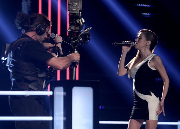 TheVoiceofGR's tweet photo. Απίστευτα συναισθήματα όταν βλέπεις την μονομαχία απότόσο κοντά#thevoicegr #vreporter @kelly_protopapa @NatashaVeneti http://t.co/azsRpByBDe