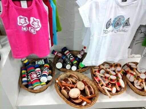danillofarias's tweet photo. Andando por Porto de Galinhas -PE, o que eu encontro e uma loja de artesanato? Tinha que ser, o maior da PB... http://t.co/4fNfKU0JCl