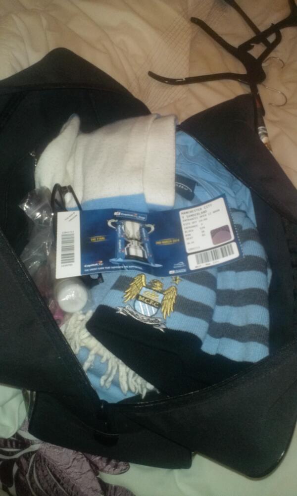jojo11tops's tweet photo. @slhoyle1 all packed and ready to go to Alis then off 2 Wembley on sunday...luv u Chica..xxx #ctid #mcfc #capitalcup http://t.co/f8xc2Wc3fE