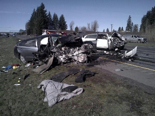 KGWNews's tweet photo. Head-on crash injuries 4, snarls traffic on I-5 north of Vanc. http://t.co/XEpQDGF1WH http://t.co/zYBC2nY3V2