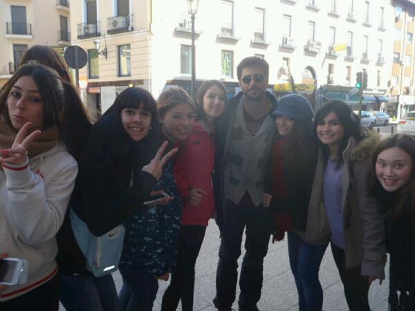 llamamelokapitr's tweet photo. Con Hugo Silva casualmente por Madrid, estas si son buenas noocheeees. http://t.co/XbSaowm3GX