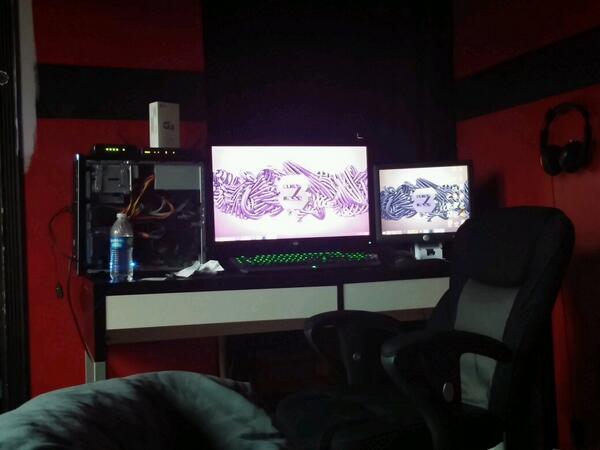 8thframe's tweet photo. @joshuathabeast @athroatpunch @MADpanda503 yeah im a nerd. What of it? http://t.co/1Y55QH5eO6