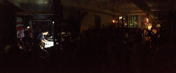 egbertegd's tweet photo. En @Wantigga is Los @Borrelnoot #hiphopavondje @dehipshop http://t.co/M6GxnW4Nfu