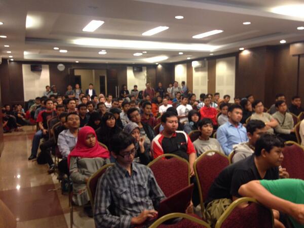 bancakan's tweet photo. Selalu rame! Tp sayangnya koq #lanangkabeh ..duh http://t.co/cie10bEH8d