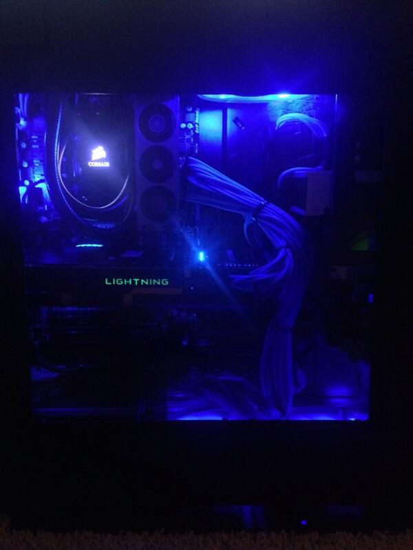 Benjamin_Snell's tweet image. My fresh build, AMD 8320 OC4.2, MSI lightning gtx780, 16GB ram, 2 256GB SSD RAID 0, Corsair C70 case @EliteGmingComps