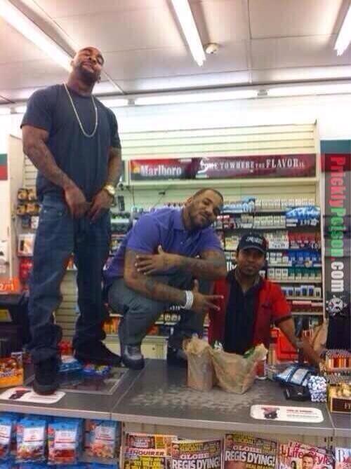 FunnyPicsDepot's tweet photo. When you only have 1$ and the chips come out as $1.04 and the cashier says it alright http://t.co/W9hxErQW1e