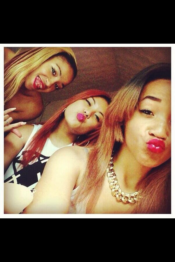 bundleofcindy's tweet image. summer time fine with my bitches I'm ready😏☀️