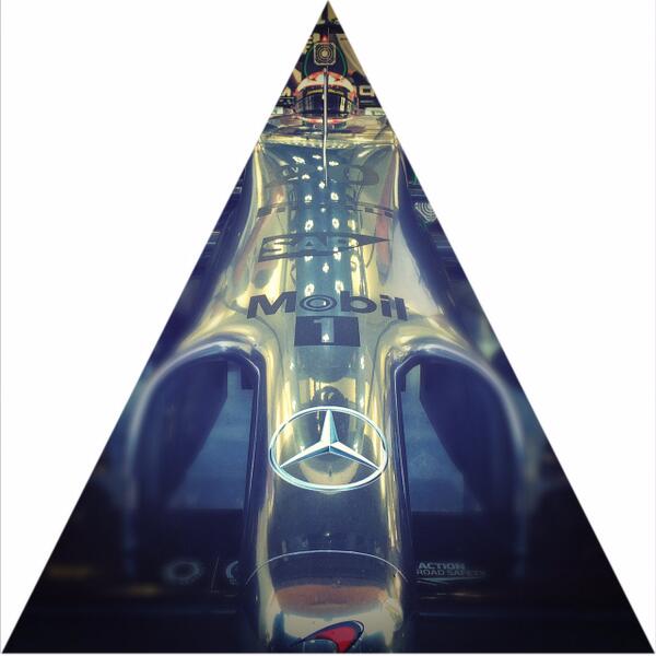 McLarenF1's tweet photo. It's a nose thing... @KevinMagnussen #Bahrain #F1 http://t.co/ep9gozCk7l
