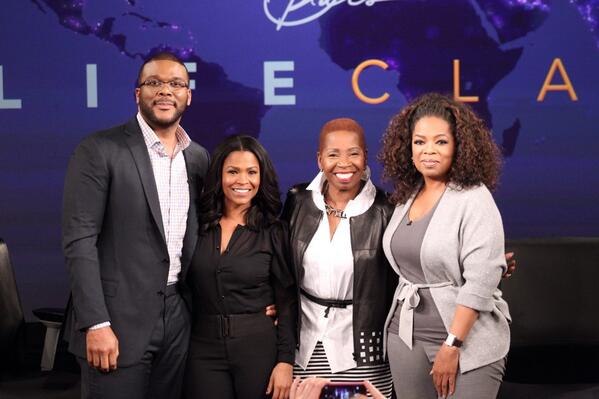 MadeaHalloween's tweet image. West Coast, watch TONIGHT's #SingleMomsClub episode of @OWNTV's #Lifeclass, w/ @NiaLong! Check your local listings.