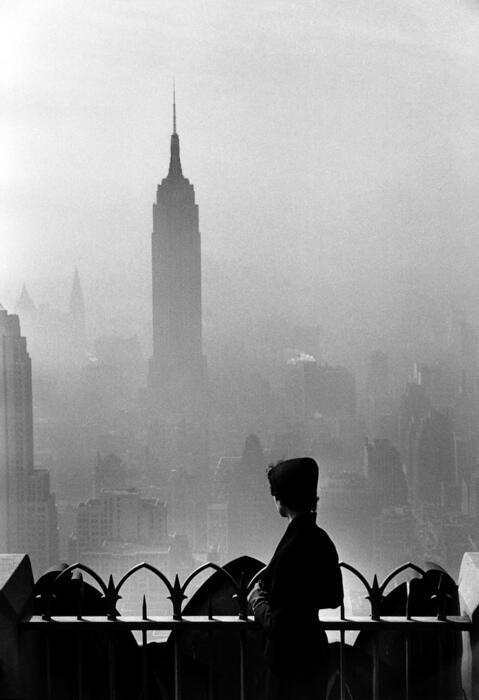 Stunning Image of Empire State Building in 1955 