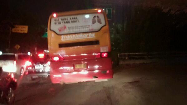 MJJoyceH's tweet photo. TJ B7217 IV.ini bwnya ugal2an dari ukrida sampe.grogol @TerobosBusway @TMCPoldaMetro http://t.co/hQhqrFM3LW
