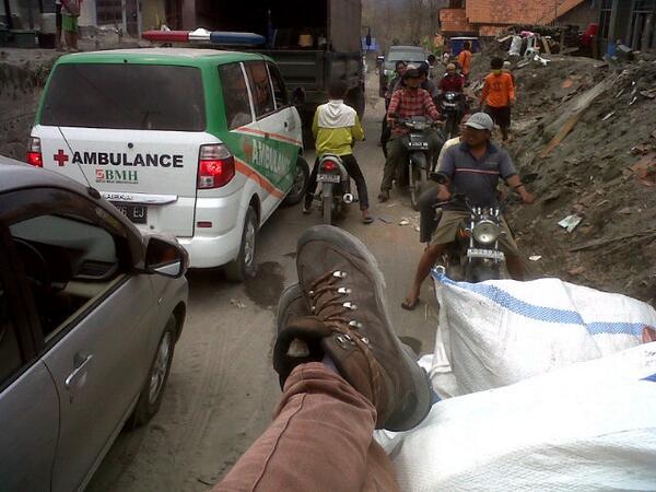 Ketika bencana jadi wisata, macet melelahkan pr relawan #selorejo <a href="/infokelud/">OJEK KELUD</a> <a href="/infobencana/">Media Center</a> <a href="/infogunung/">infogunung</a> <a href="/COZMEEDer/">COZMEED INDONESIA</a>