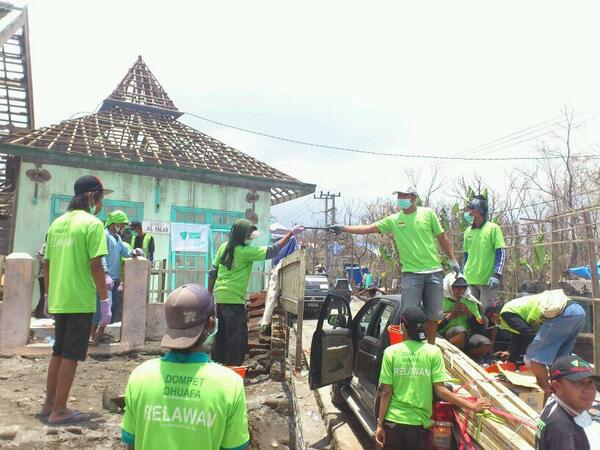 Renov musholla Al-Falah di dsn Klangon, ds Pandansari, kec Ngantang, Malang oleh relawan <a href="/infobencana/">Media Center</a>
