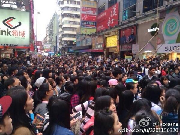 Amount of fans at exo-m hong nature republic fansign - Celebrity News & Gossip - OneHallyu