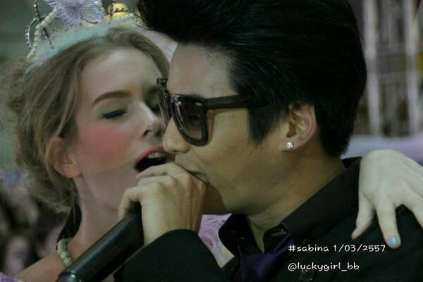 luckygirl_bb's tweet photo. เจอะคนนี้ฟินเลย @hunz_iph #sabina http://t.co/ZRlMlHyl9x