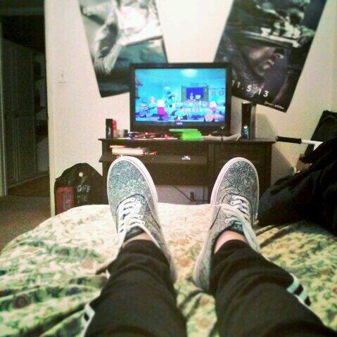 macdoee's tweet photo. New shoes 
;) http://t.co/EVtfbfKo4g