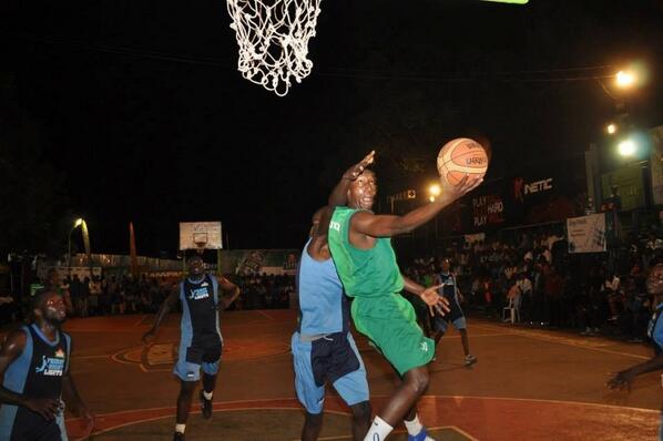 Cpt. @DuxxEspada reverses the lay up but his squad fell short in the end #fnlbball4
