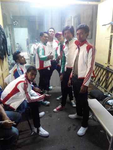 ipenkpxt's tweet photo. Bintang iklan d balik helm ... http://t.co/jtsknBRBB2