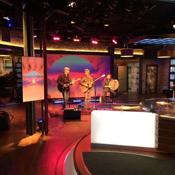 mike_gordon's tweet photo. Early CBS saturday morning taping http://t.co/YJGDX7uVWL http://t.co/bUsV6zz6tQ