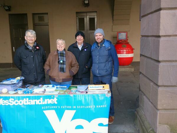 YesScotlandANM's tweet photo. Part of the team out in Montrose this morning. http://t.co/6iFvMIZxDW