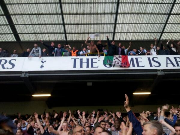 martelliditalia's tweet image. MARTELLI D'ITALIA flag at White Hart Lane spurs0:3WHU. #loyalsupport #COYI #olas