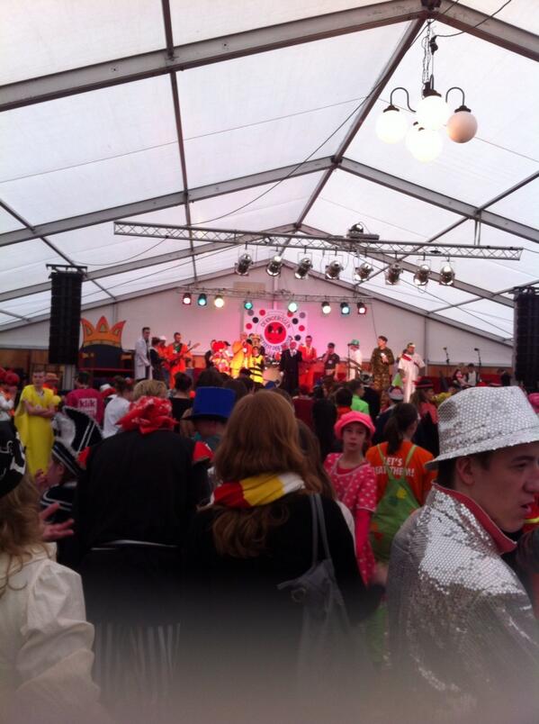 deinvalkookster's tweet photo. Feest der feesten de knoerissen, uden. Weer genieten! http://t.co/4wboPdXbCm
