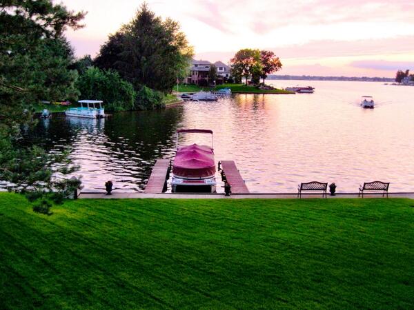LaceysBoating's tweet photo. Would you like to be the one taking this picture? The #boating #lifestyle is closer than you think. http://t.co/FbsQ2KWLhX