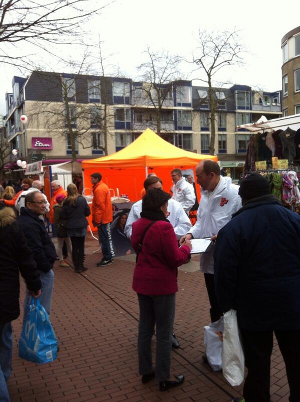 meijerharm's tweet photo. @VVDZoetermeer. Vandaag 1 maart. Drukke campagne dag Stadshart Zoetermeer. http://t.co/kAmV32DmNq