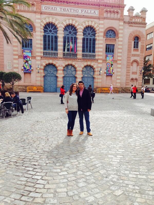 brbara91's tweet photo. "@carajolacaleta: Con Mi carnavalera favorita @brbara91 http://t.co/dSnIa3LteU"