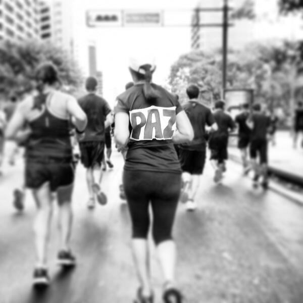 RunnersVzla's tweet image. Excelente foto! RT @htarazona: Corriendo por la paz con la gente de @RunnersVzla  en @ParquedelEste