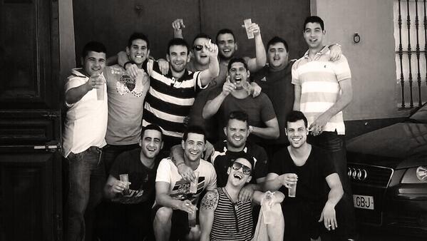 CocaComando's tweet photo. Celebración  @MeloGalvan @JosemaRomeroB @danilopez_30 @Danigl2106 @AntonioBarbaGom @antekera89 @k0ru_90 @jozemalp http://t.co/Jp9lNrdX1u