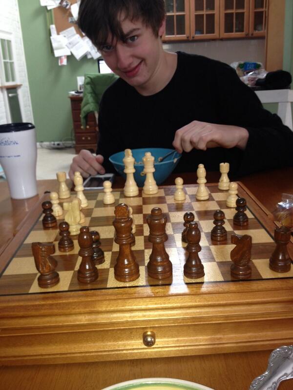 ThingsJt's tweet photo. cereal and chess to start his day http://t.co/zPIcf5gHKV