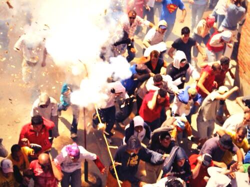 Do you know what 'Fujente' means? People who run under the fire!🔥 @SanSeveroFdS #traditionalfestivity #fire #crazy