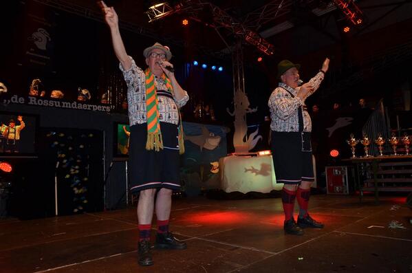 Het feest is losgebarsten in de Rossumburcht! Openingsbal met <a href="/Zware_Jongens/">Zware Jongens</a>
