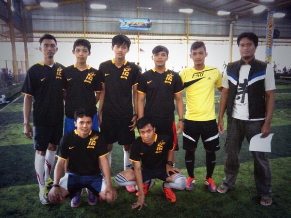 kikde_rizky's tweet photo. timnas sunstar http://t.co/eeCca7zHNd