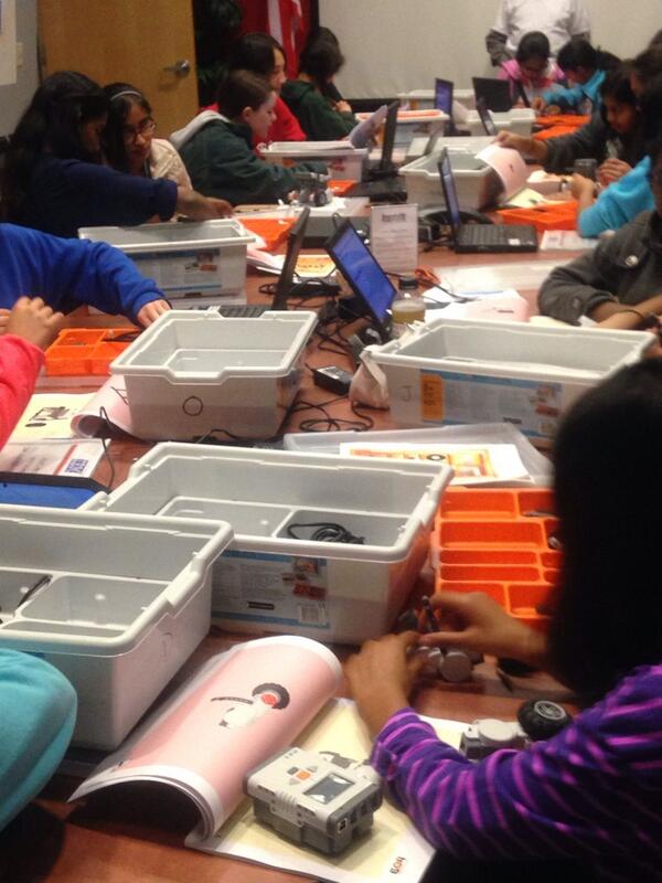 LynnGuest1's tweet photo. Great girls event in Sunnyvale Legos workshop is a hit @IBMVolunteers http://t.co/Kxv64pxTrI