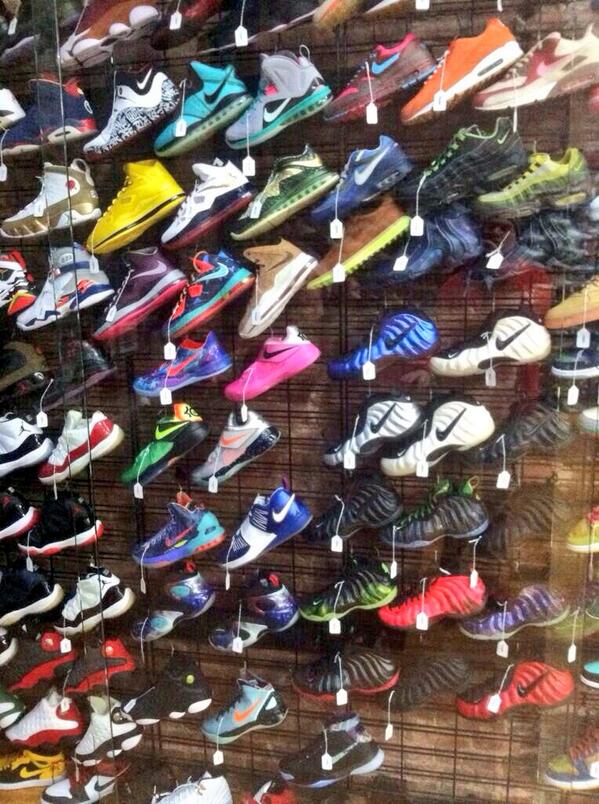 Sneaker Stork tweet media