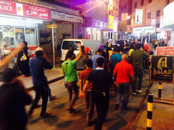 9umoodbh's tweet photo. #المنامة جان من انطلاق المسيرة الموحده بين ابناء العاصمة /#النعيم #المنامة#راس_رمان #ارحل_يا_محتل http://t.co/1s2M0RyJ4D