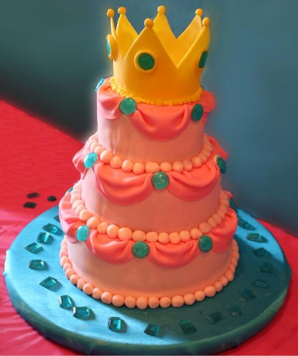PrincessPTweets's tweet photo. Isn't this cake, just lovely! http://t.co/YLFlu336ke