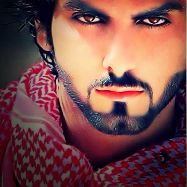 AiaaAl's tweet photo. أبكني الزمن وقتلني الفراق.   الكن لن أنسى أحبائي ولو كنو في أخر العراق http://t.co/JXANeFOndC