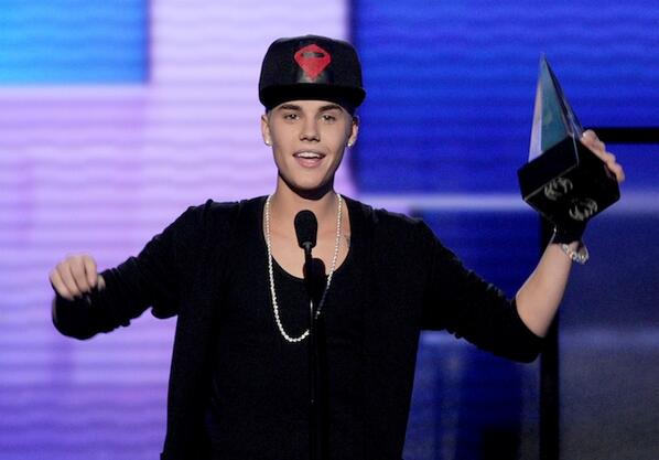 AMAs's tweet photo. Happy Birthday, @justinbieber! http://t.co/cQrG6sodZD