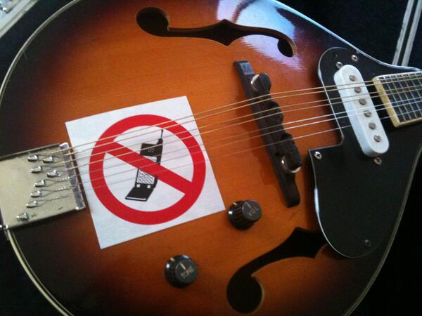 rowan72's tweet image. @Hey_Look_Up Even musicians are sick of people watching their shows through phones: