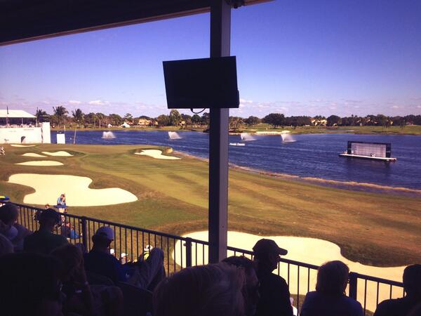 theAGwrite's tweet image. Gonna see Rory on the 18th hole! This is exciting! #PGATOUR